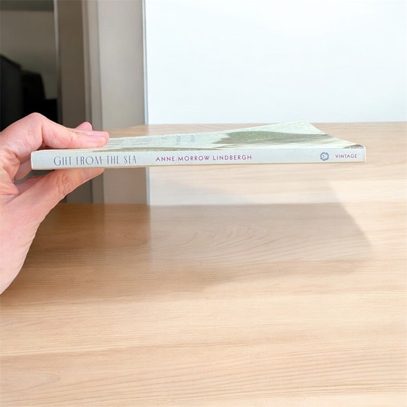 2/$20 Vintage Gift From The Sea Soft Cover Book 1983 Anne Morrow Lindbergh - Picture 6 of 6